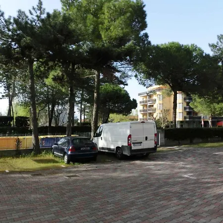 Apartamento Apartments in Lignano Sabbiadoro 42725
